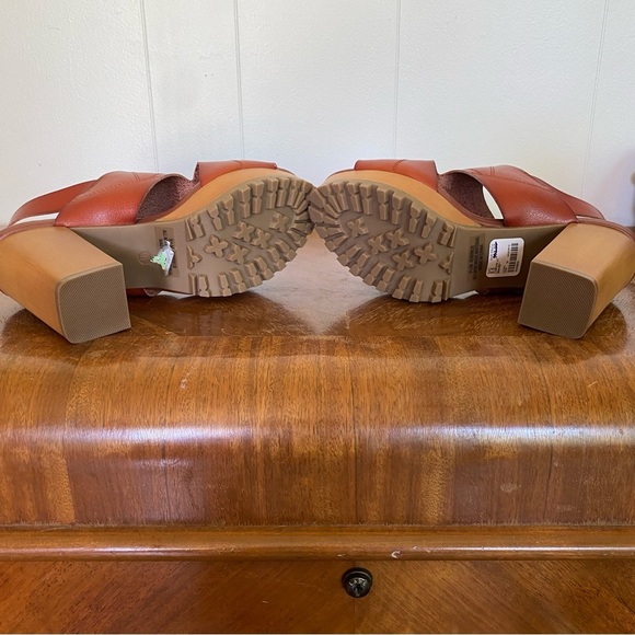 New Chunky Heel Sandel 9.5 Stacked Block Cognac Brown Strap Comfort Retro - Picture 7 of 11